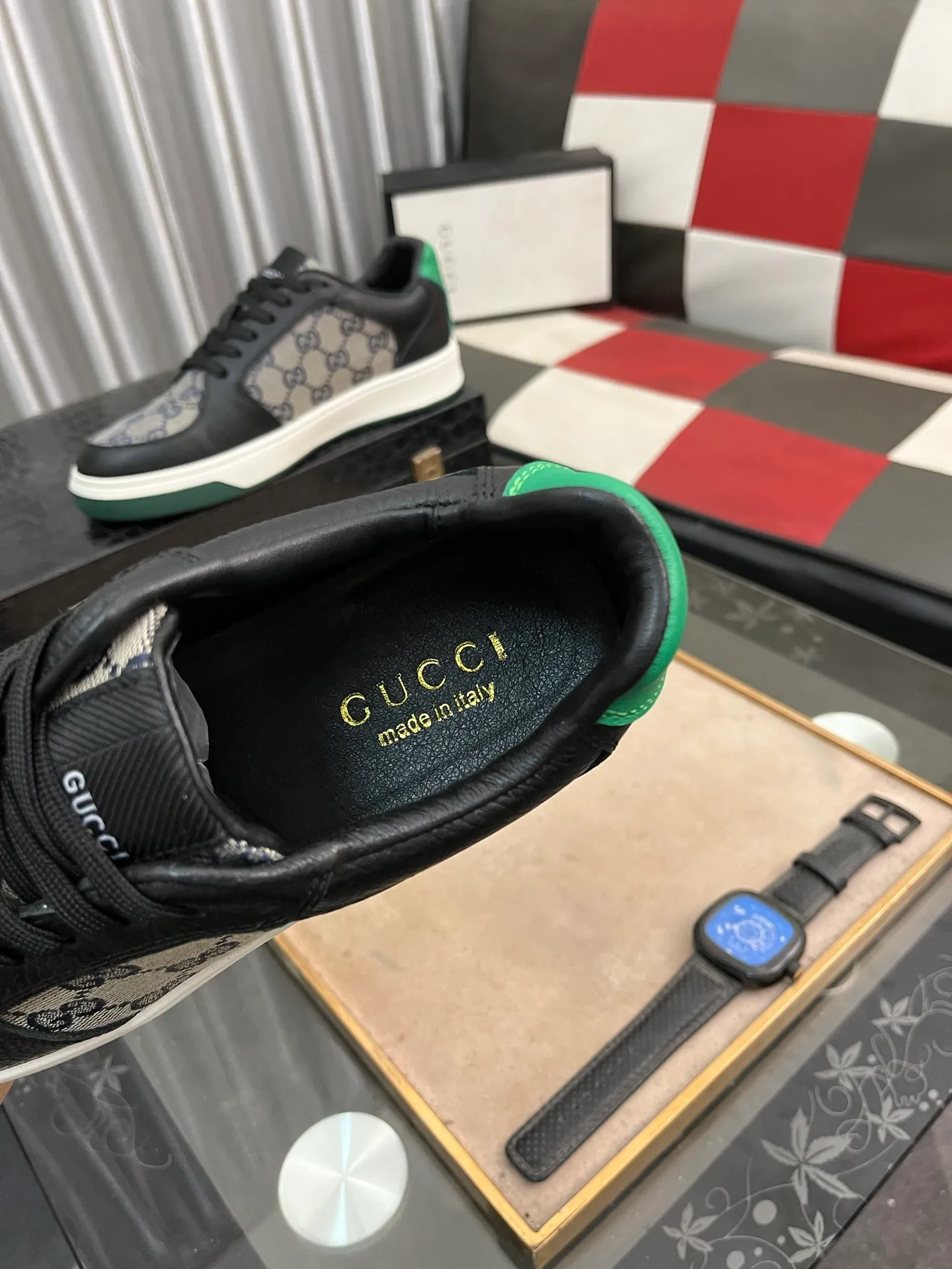Men's shoes💰420⌚️⌚️[GUCCI] Gucci men's casual shoes are absolutely popular🔥The ultimate matching item for trendy men! The charm of super texture is unstoppable. This is the main recommendation. The upper is made of high-quality cowhide, with pig lining feet and wear-resistant rubber sole. It is noble and elegant! Extremely comfortable🎁🎁You can be as handsome as you want💪 Available in sizes 38-44 and 3️⃣colors